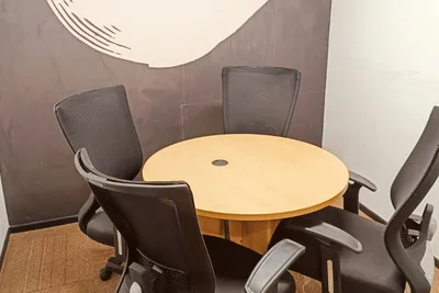 4 Seater Meeting Room