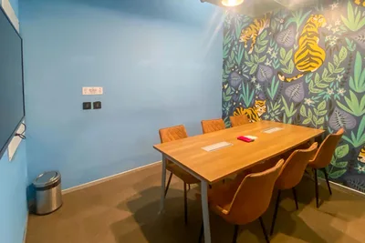 6 Seater Meeting Room