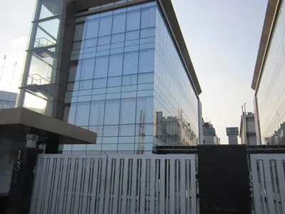 Whole-floor lease