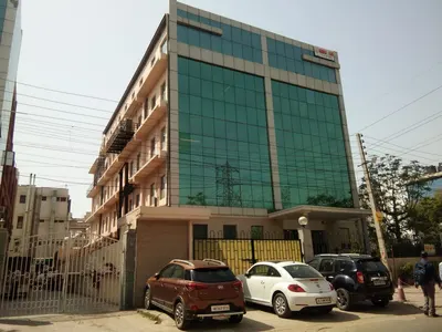 Whole-floor lease