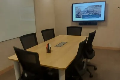 6 Seater Meeting Room