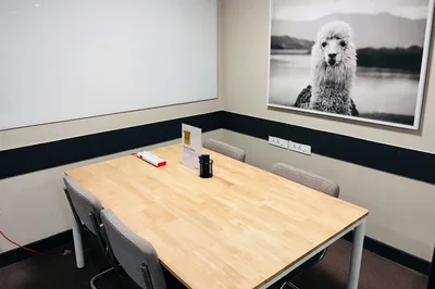 4 Seater Meeting Room