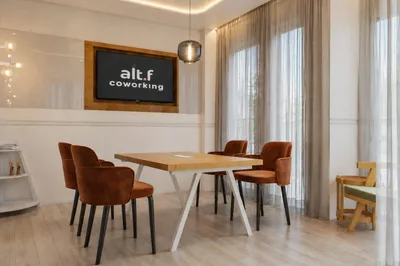 4 Seater Meeting Room