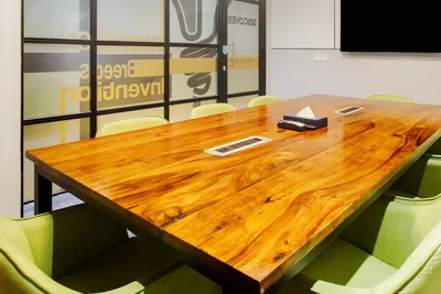 8 Seater Meeting Room