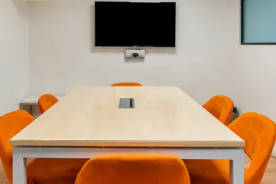 6 Seater Meeting Room