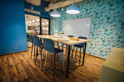 6 Seater Meeting Room