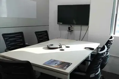 IQ Business Center