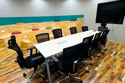 10 Seater Meeting Room
