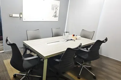 6 Seater Meeting Room