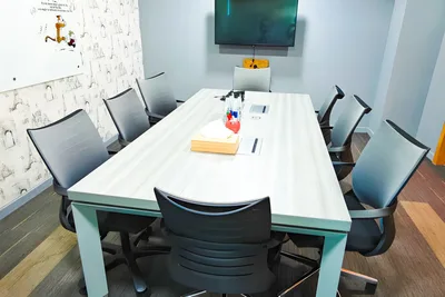 8 Seater Meeting Room