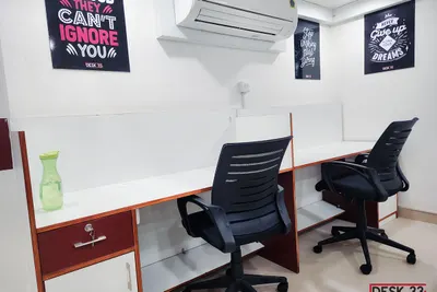 Desk 33