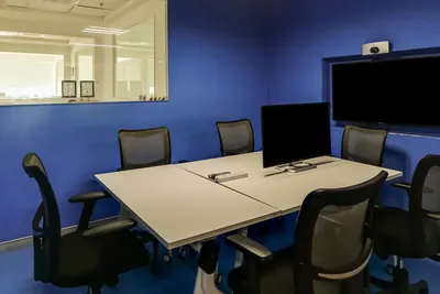 6 Seater Meeting Room