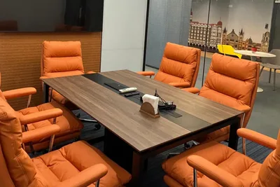 6 Seater Meeting Room