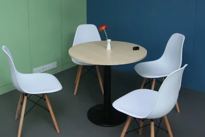 4 Seater Meeting Room