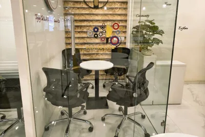 4 Seater Meeting Room