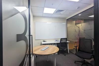 4 Seater Meeting Room