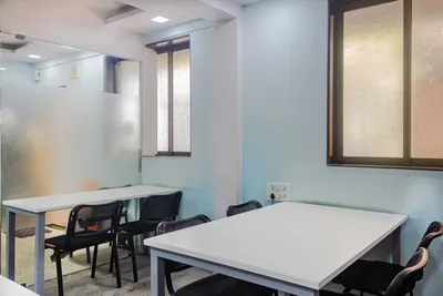 Shared Office Space in Kandivali West, Mumbai