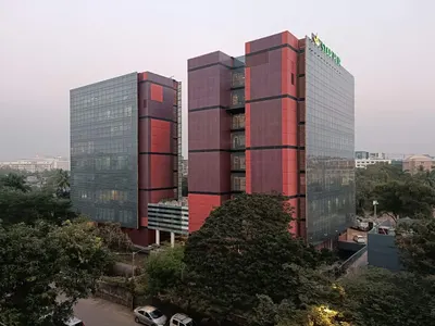 Whole-floor lease