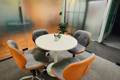 4 Seater Meeting Room