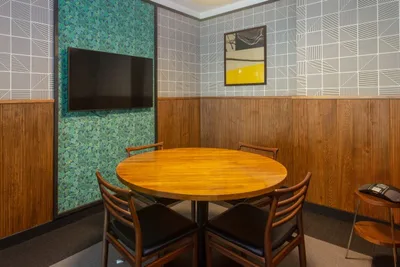 4 Seater Meeting Room
