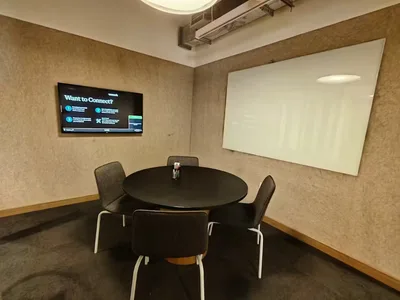 4 Seater Meeting Room