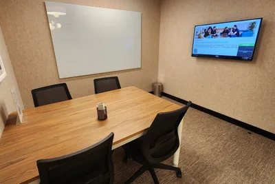 4 Seater Meeting Room workspace