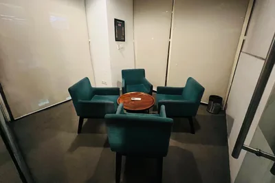 5 Seater Meeting Room