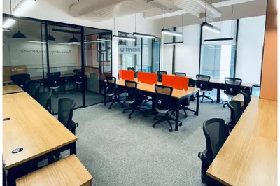 Desk – Ofis Square interior