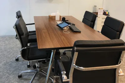 6 Seater Meeting Room