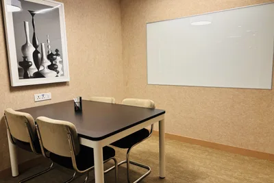 4 Seater Meeting Room