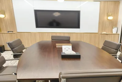 6 Seater Meeting Room
