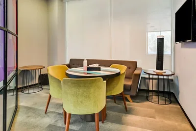4 Seater Meeting Room