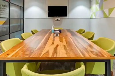 8 Seater Meeting Room