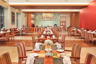 Desk – Four Point by Sheraton