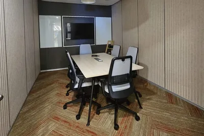 6 Seater Meeting Room