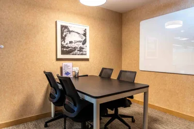 4 Seater Meeting Room workspace