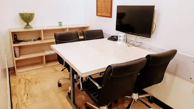 4 Seater Meeting Room