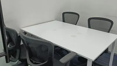 4 Seater Meeting Room