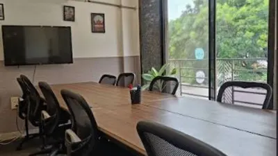 8 Seater Meeting Room