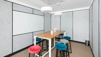 6 Seater Meeting Room