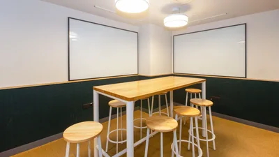 8 Seater Meeting Room
