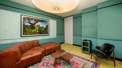 4 Seater Meeting Room