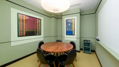 5 Seater Meeting Room