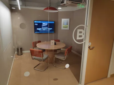 4 Seater Meeting Room