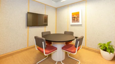 4 Seater Meeting Room