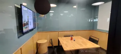 4 Seater Meeting Room