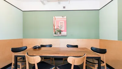 6 Seater Meeting Room