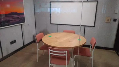 4 Seater Meeting Room