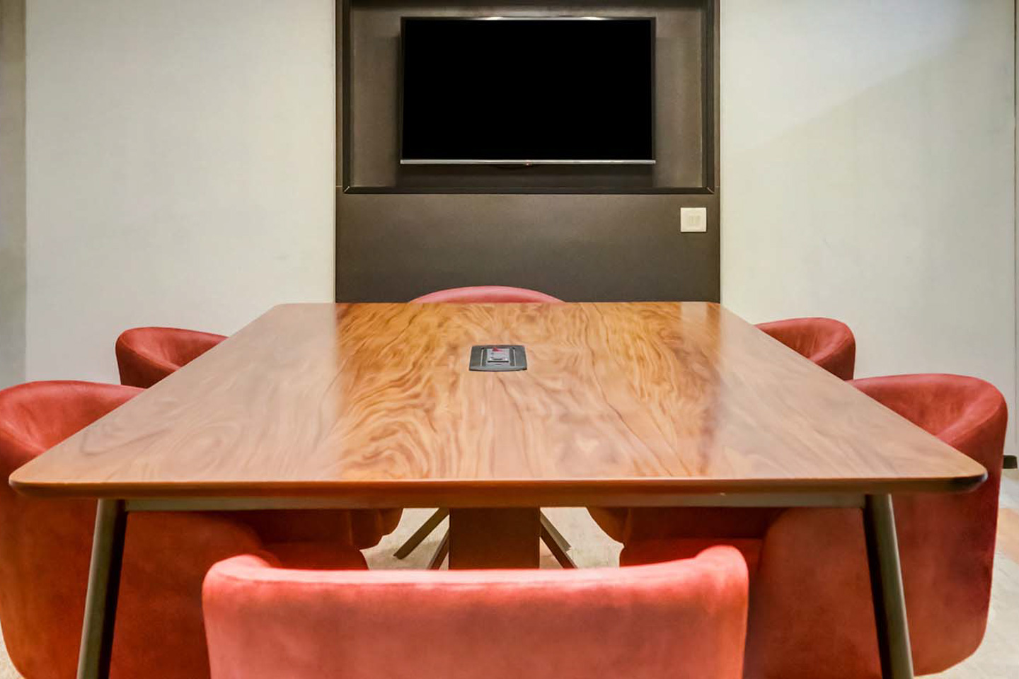 6 Seater Meeting Room workspace