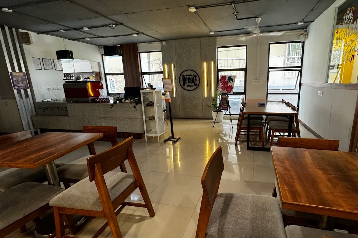 Desk – Brewz Cafe interior